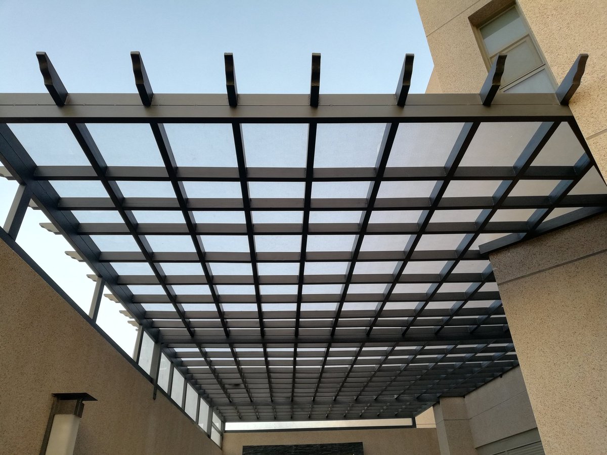 انواع مظلات سيارات بالرياض من مؤسسة الاختيار الاول للمظلات والسواتر - 0500559613 - خصومات وتخفيضات - اشكال برجولات للحدائق حديثه - سواتر الرياض