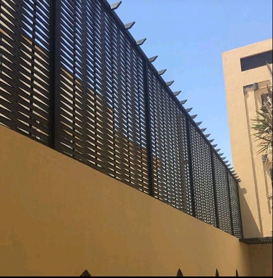 مظلات وسواتر الرياض الاختيار الاول - تركيب مظلات للسيارات - انواع السواتر المنازل - عروض حصرية - انشاء مصانع هناجر مستودعات - تنسيق حدائق