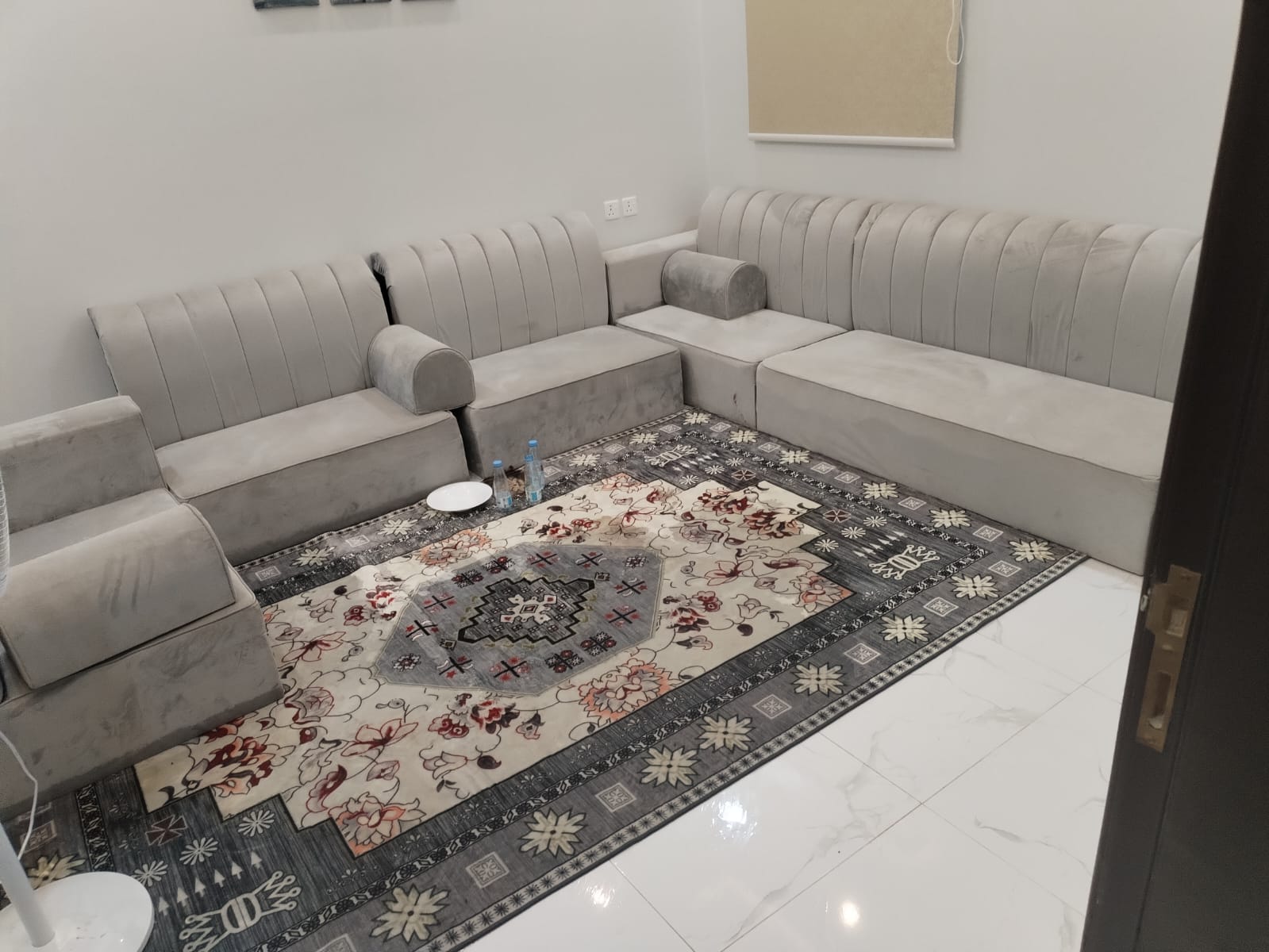 اليشيلون الاثاث المستعمل شمال الرياض 0558536273 حي المروج حي الرائد