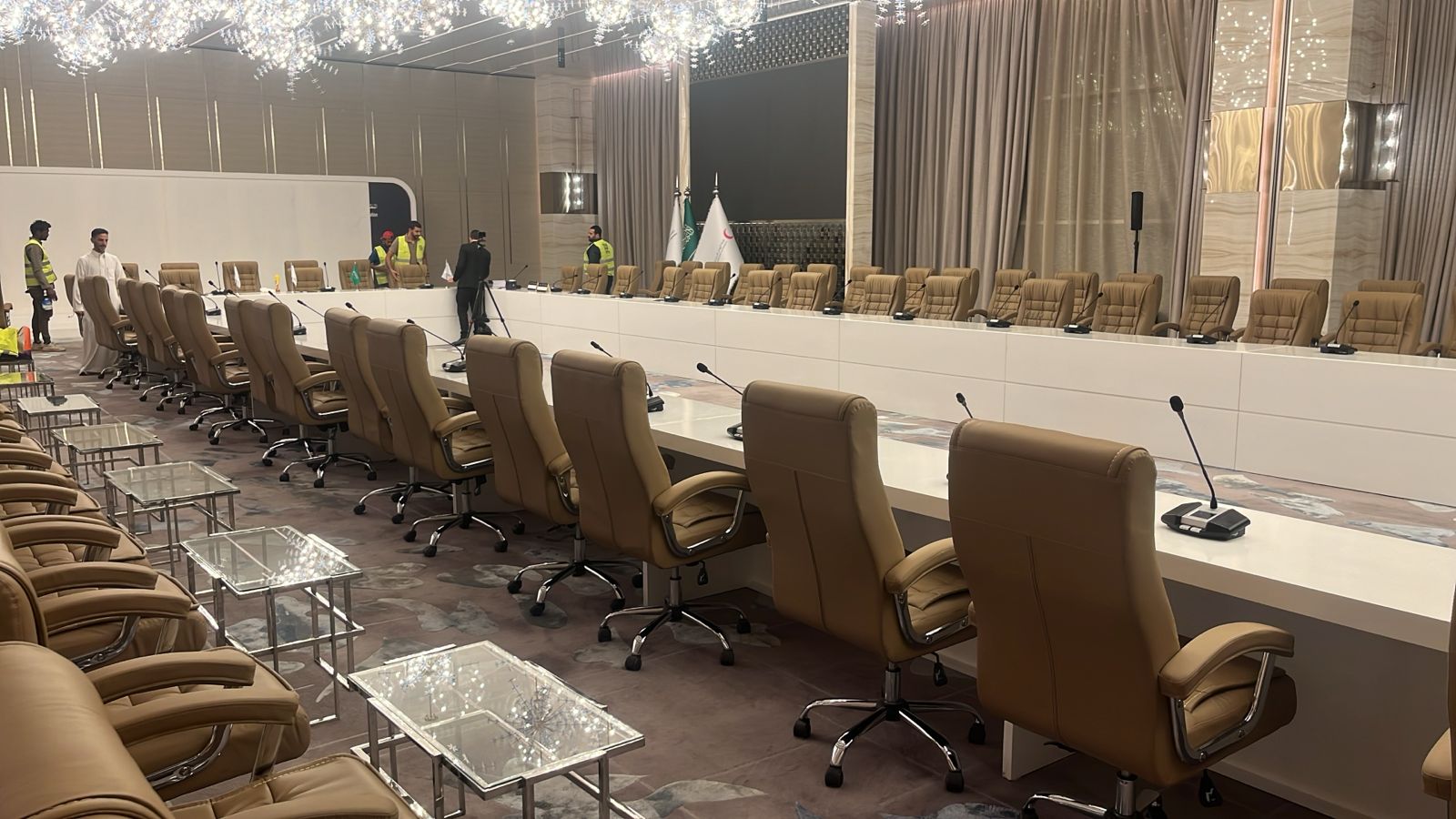 تأجير كنب جلد ابيض,مكيفات دولاب ,جلسات شعبية