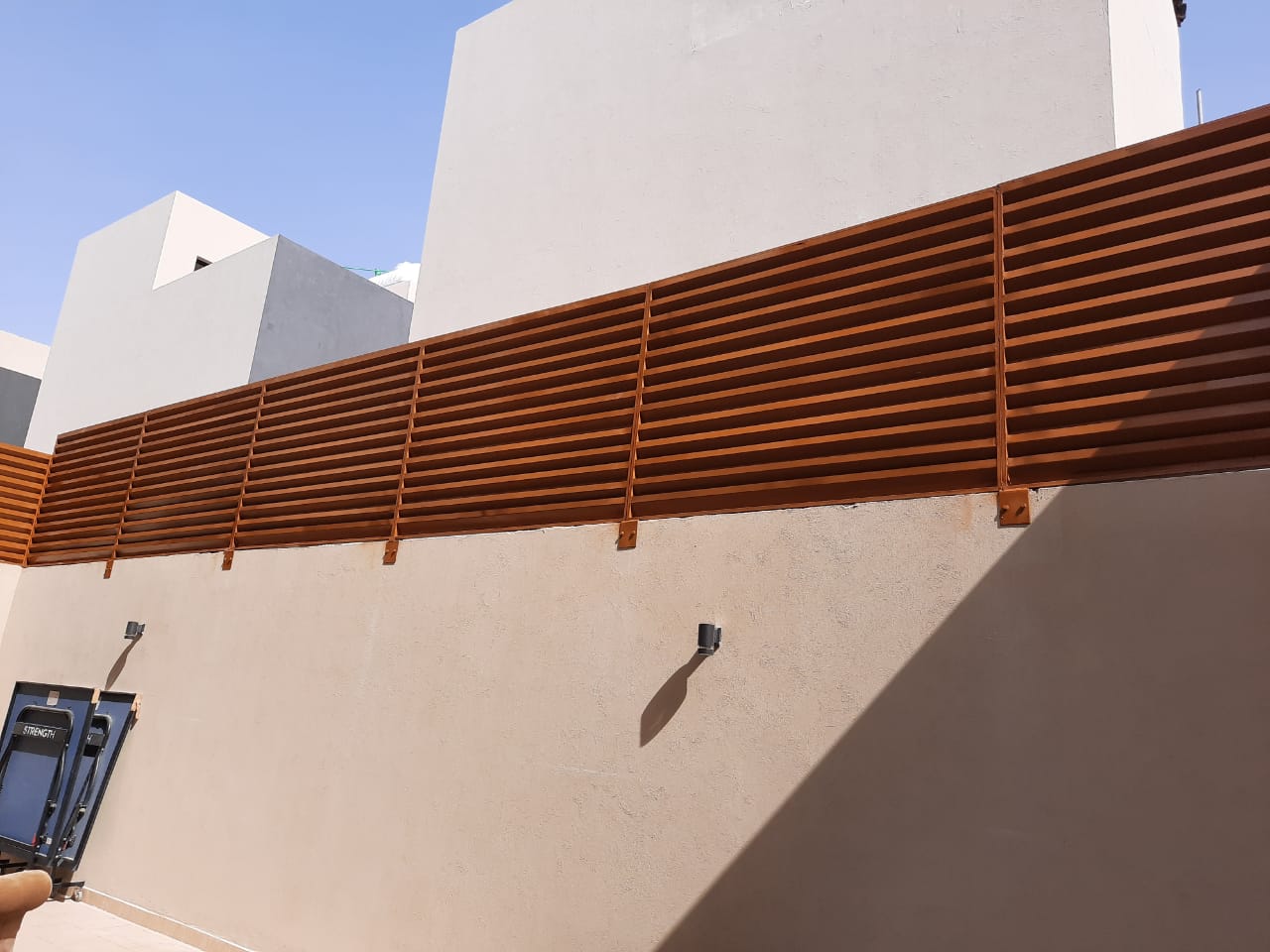 معرض مظلات وسواتر الاختيار الاول تركيب مظلات مواقف سيارات بالرياض - 0500559613 - اعمال المستودعات - شركة سواتر الرياض - برجولات الحدائق