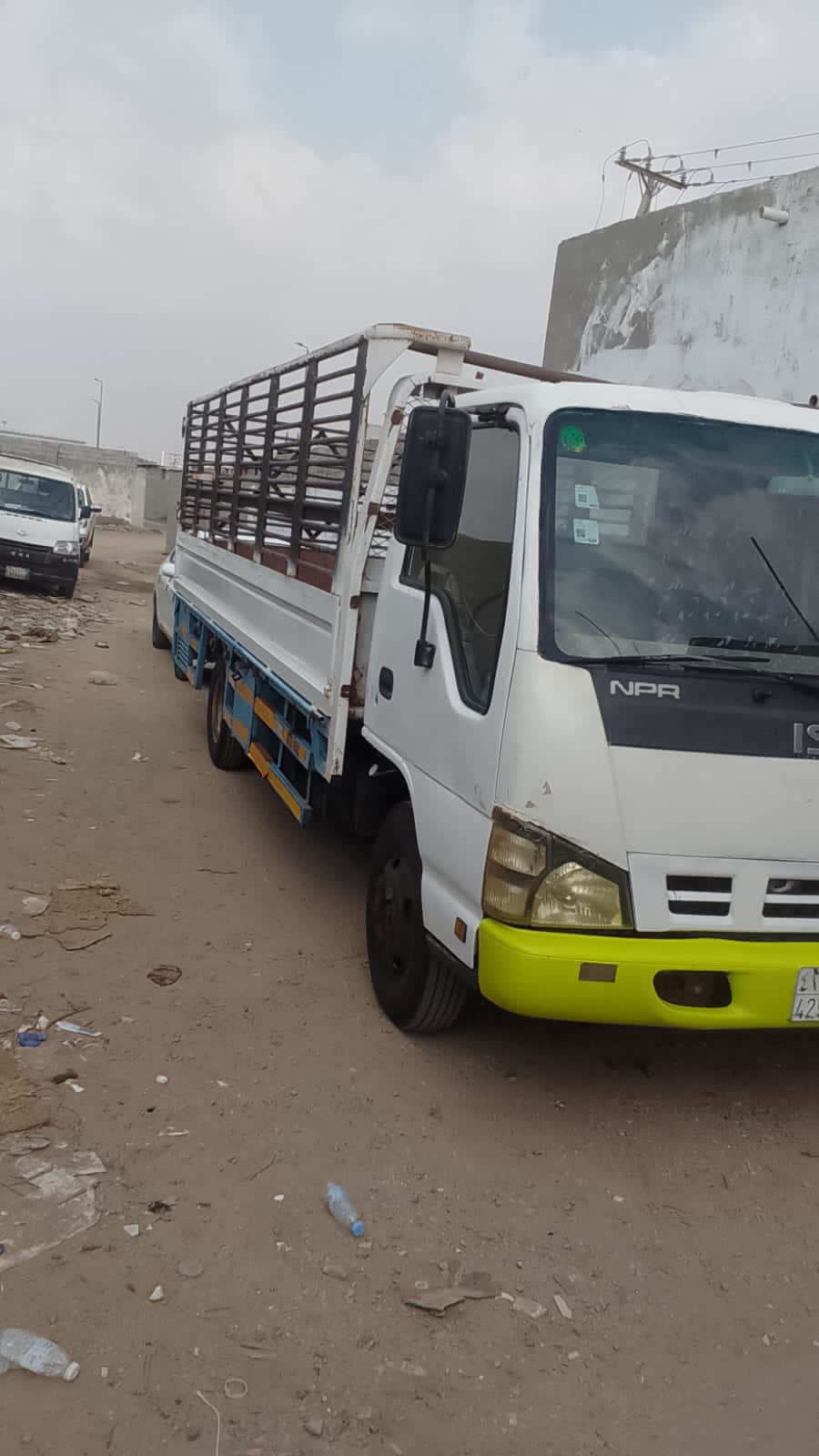 دينا نقل عفش داخل حي الرائد 0556418907