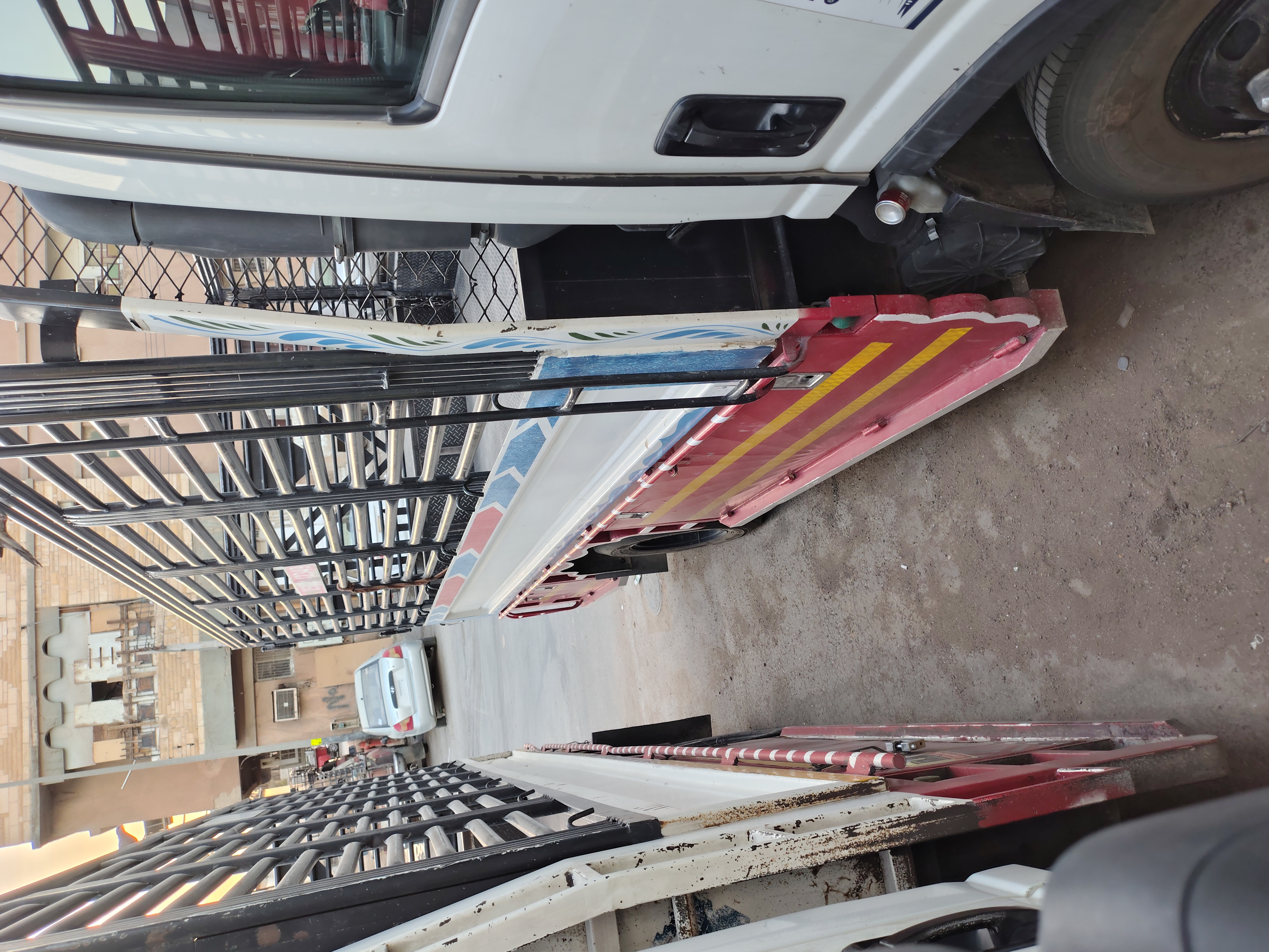 دينا نقل عفش داخل وخارج الرياض 0503559450